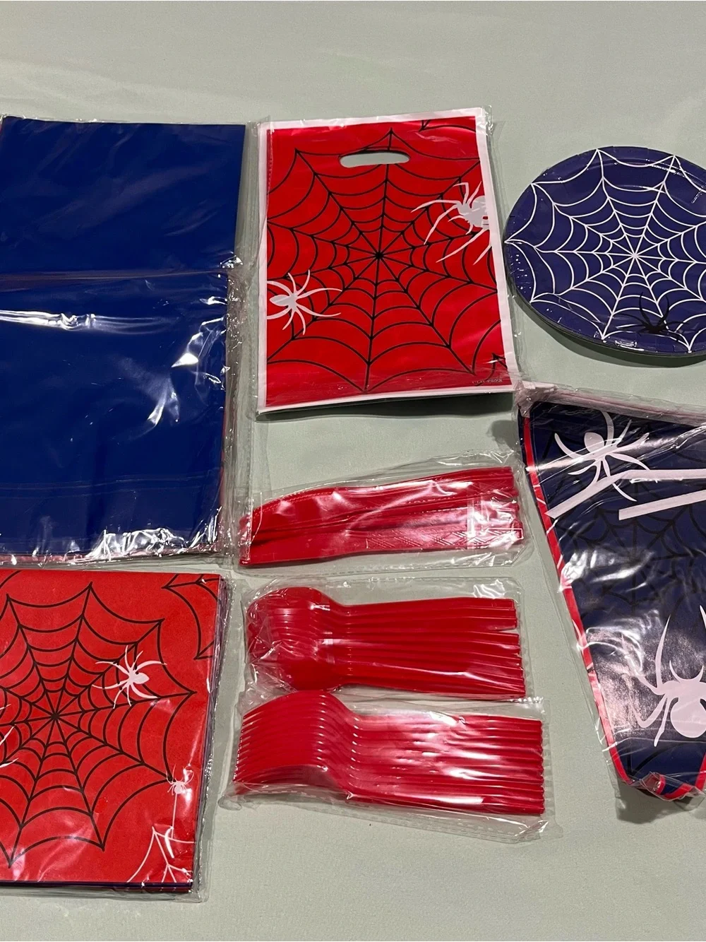 NEW Spider-Man-inspired birthday party supplies pack, 8 person